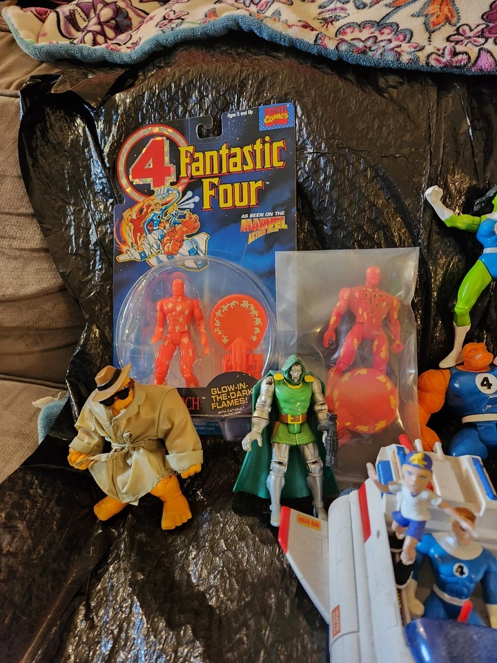 Lote de 12 figuras de acción y vehículo ToyBiz Marvel Fantastic Four 1995/90 Foto 4 de 4