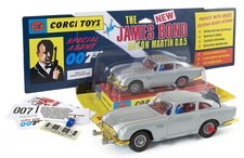 CORGI MODEL CLUB 1/43 JAMES BOND 007 NEW ASTON MARTIN DB5 SILVER/GOLD GRILLE 270