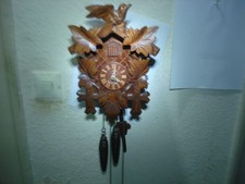Verkaufe gebrauchte, unbeschädigte, braune Kuckucksuhr mit Schlagabschaltung.