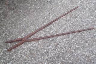 VINTAGE BLACKSMITHS METALWORKING TOOLS LONG HEAVY DUTY TONGS 27".