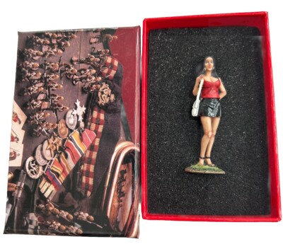 NEW In Box King and Country Miss Papillon VN122 1/30 Metal Toy Figurine 2021
