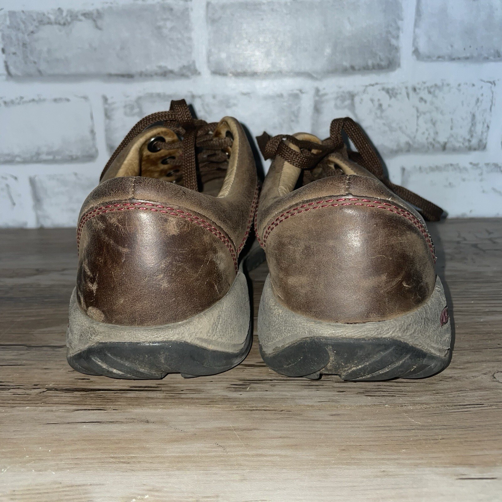 Scarpe da trekking atletiche marroni Keen taglia 6