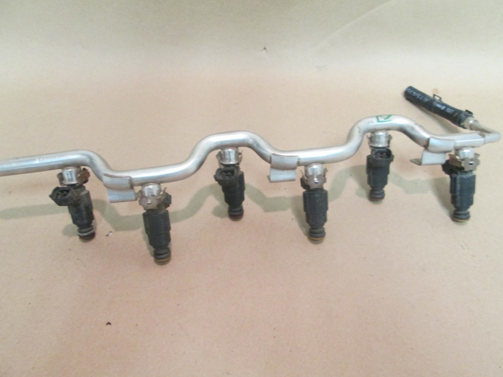 Bentley Continental GT 05  RH  Fuel Injector Rail / Tube w/ Injectors 