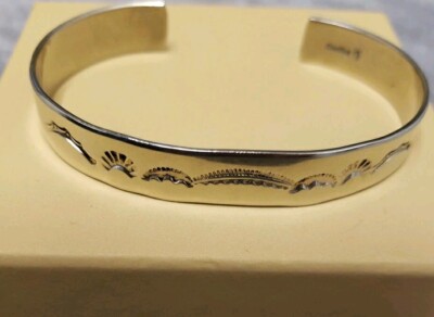 UNISEX NATIVE AMERICAN STERLING SILVER BRACELET CUFF.