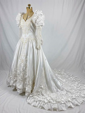 White Satin Ball Gown Wedding Dress V-Neck Long Sleeve Lace Beading Ruffles