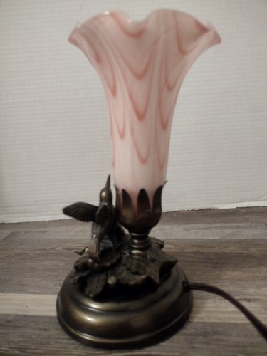 Dale Tiffany Style Hummingbird Lily Tulip Lamp Pink Glass Shade & Brass Base - Picture 6 of 9