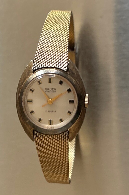 Vintage Gruen Precision Swiss 17 Jewels Ladies Watch  display picture 1