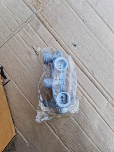 Bendix 3613046 Brake Master Cylinder - Picture 2 of 5