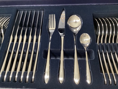 J W KROGMAN SHERIDAN 32 - PIECE FLATWARE SET VERY RARE!! NEW IN BOX! - Picture 2 of 7