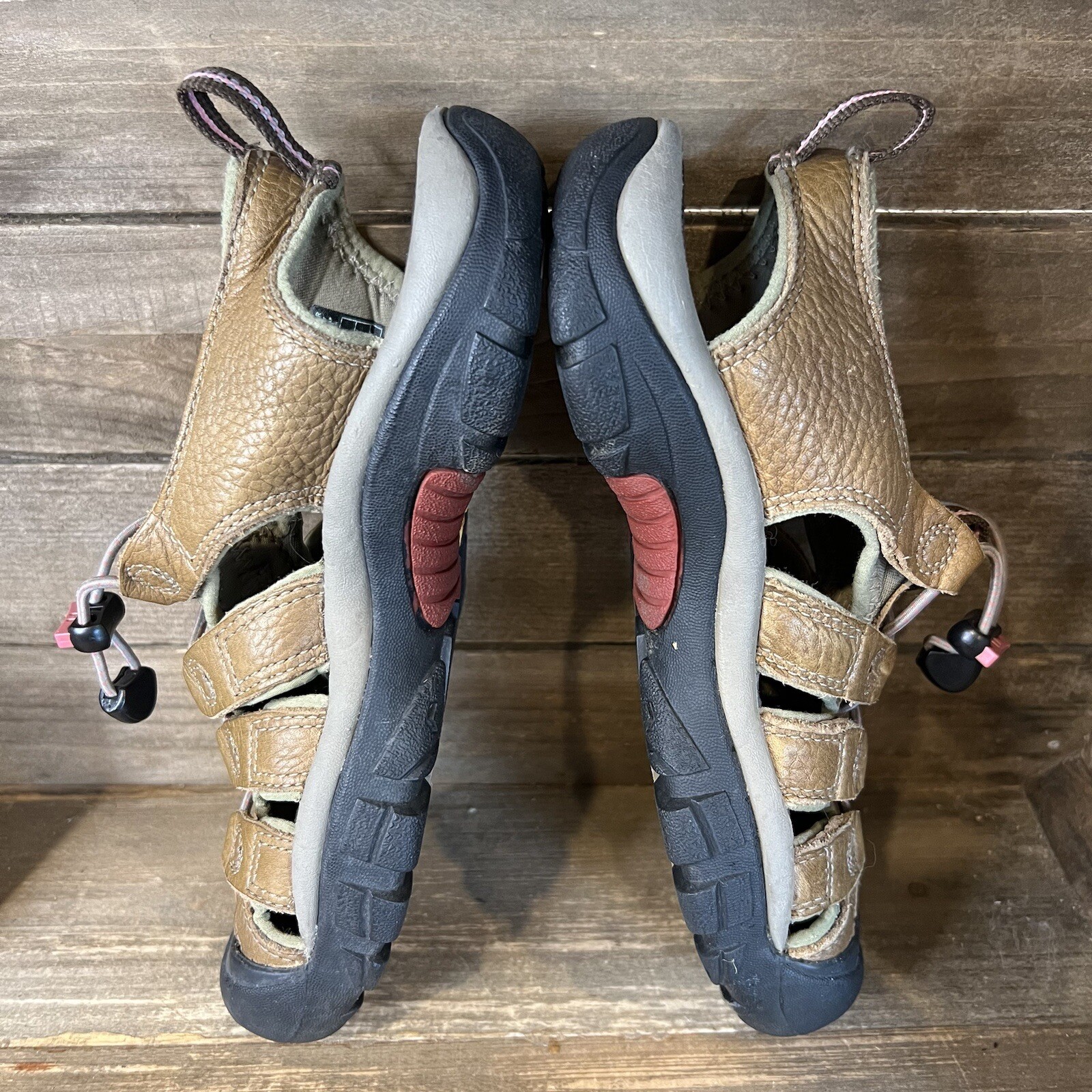 Sandali da donna Keen Newport H2 in pelle marrone scarpe da trekking outdoor misura 7 5 M in ottime condizioni