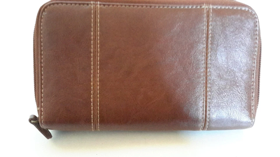 Cartera marrón vintage marca Cherokee monedas en efectivo recibos teléfono celular espejo usada Foto 3 de 4