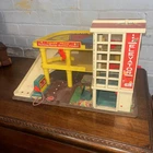 Vintage Fisher Price Little People Parking Ramp Service Center Garage #930