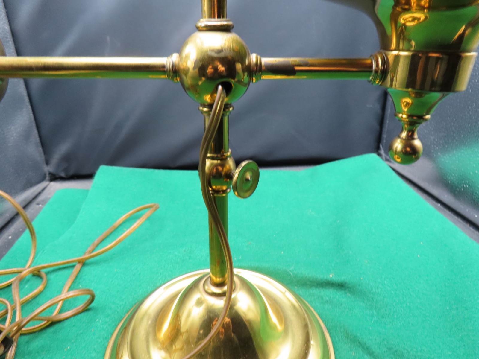 ANTIQUE BRADLEY & HUBBARD SINGLE BRASS ELECTRIFIED STUDENT LAMP 10" SHADE RING