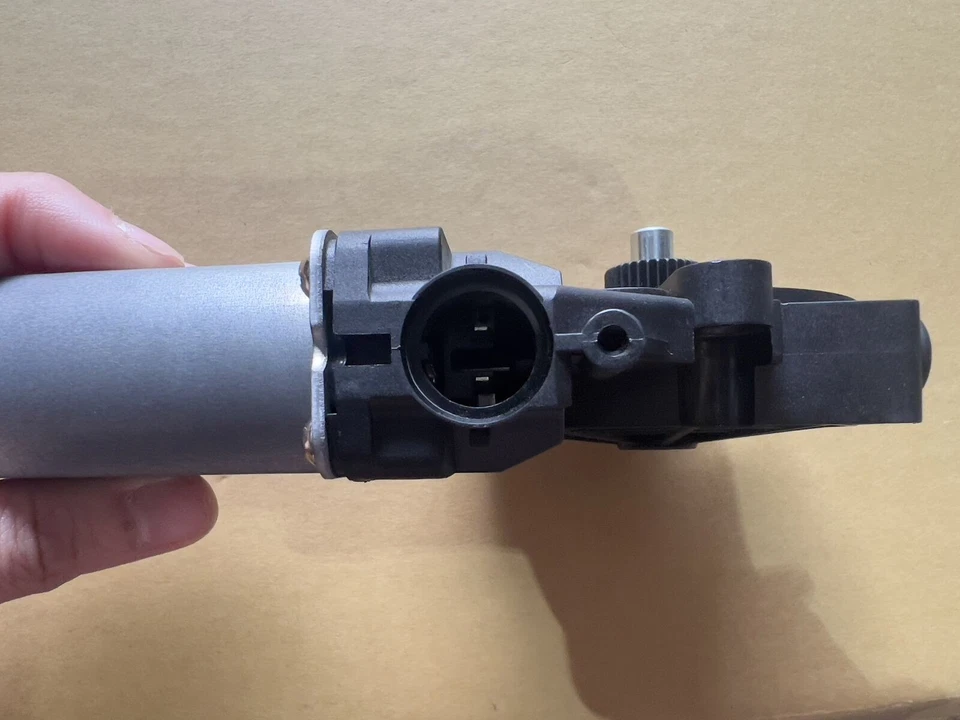 Window Lift Motor 2 Pins for Hyundai iX35 13-15 Rear RH, Santa Fe 05-12 Rear LH - Image 3 of 3