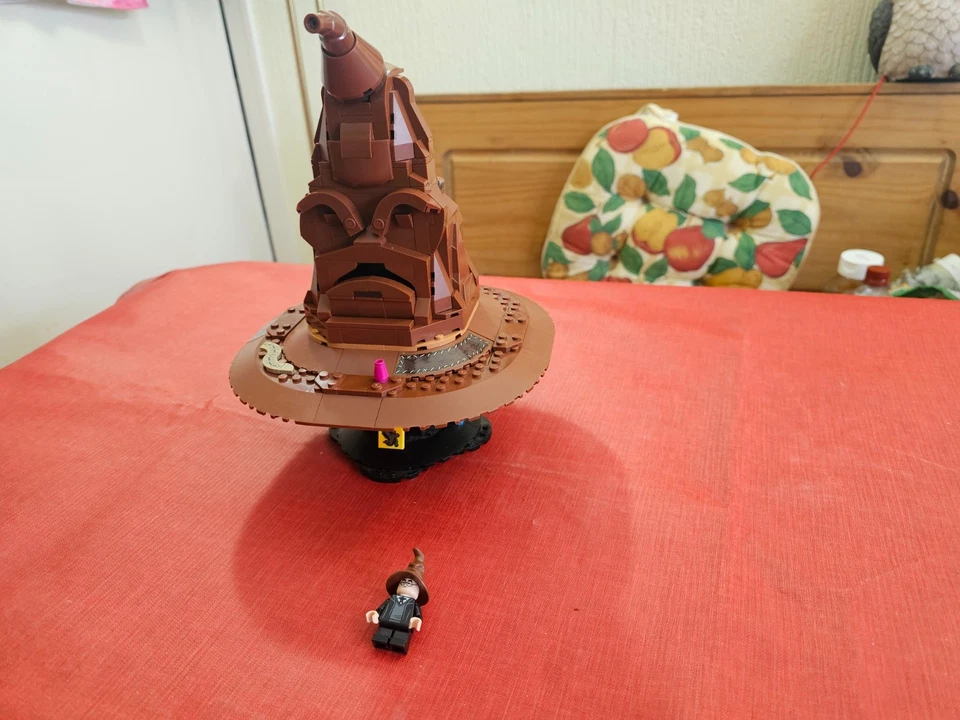 LEGO Harry Potter 76429 Talking Sorting Hat, photo 1 of 5