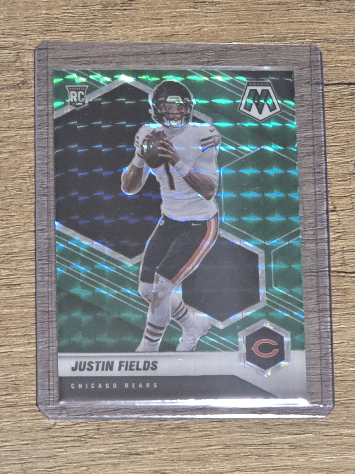 2021 Panini Mosaic - Rookies Justin Fields #304 Green Mosaic Prizm (RC)