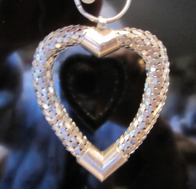 VINTAGE 1970's SILVER TONE HEART SHAPED KEYCHAIN FOB RING WOVEN SILVER