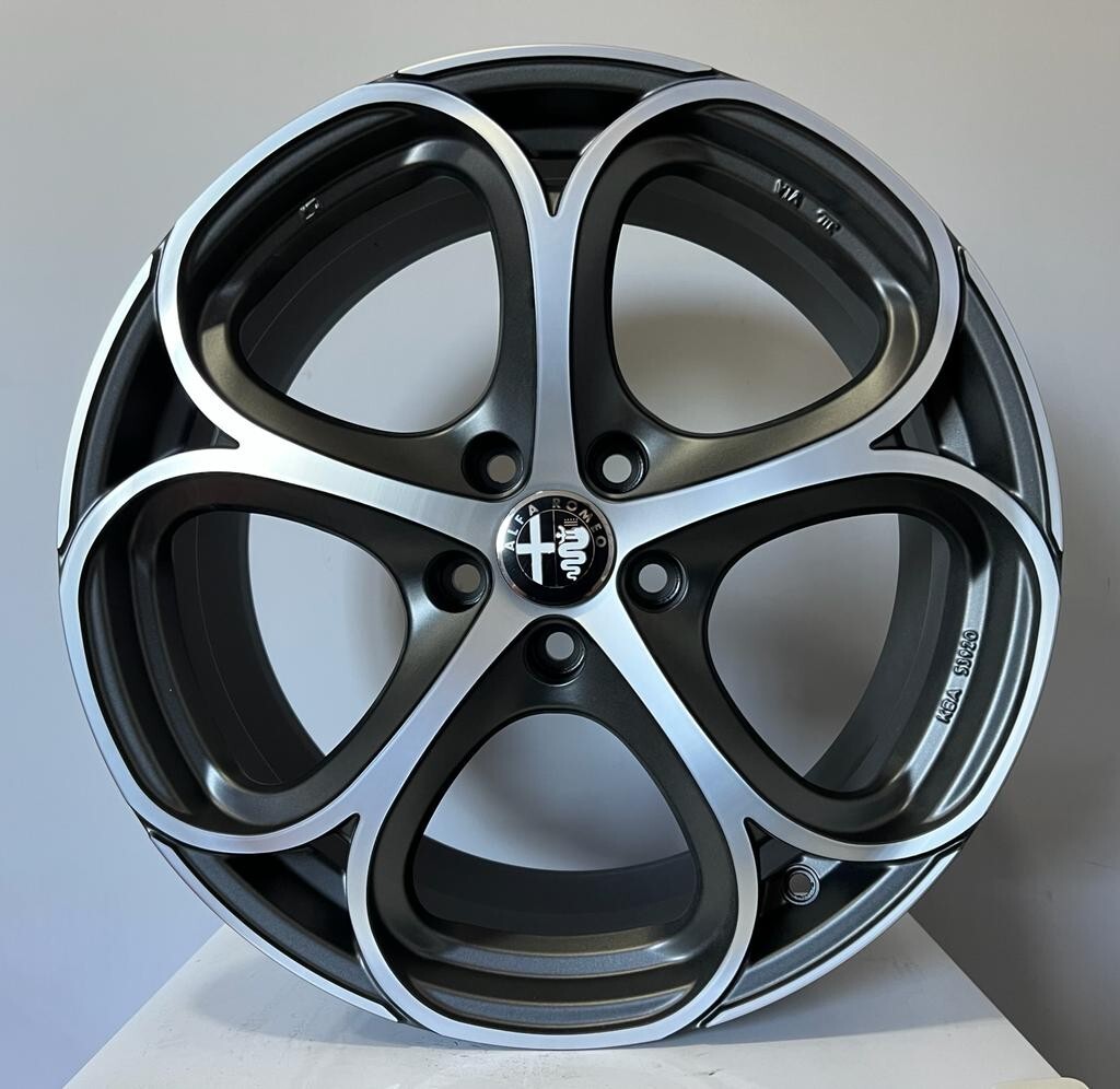 ALFA ROMEO アルミホイール　205／55R16 Set of 4 Alloy Wheels for Alfa Giulia 18