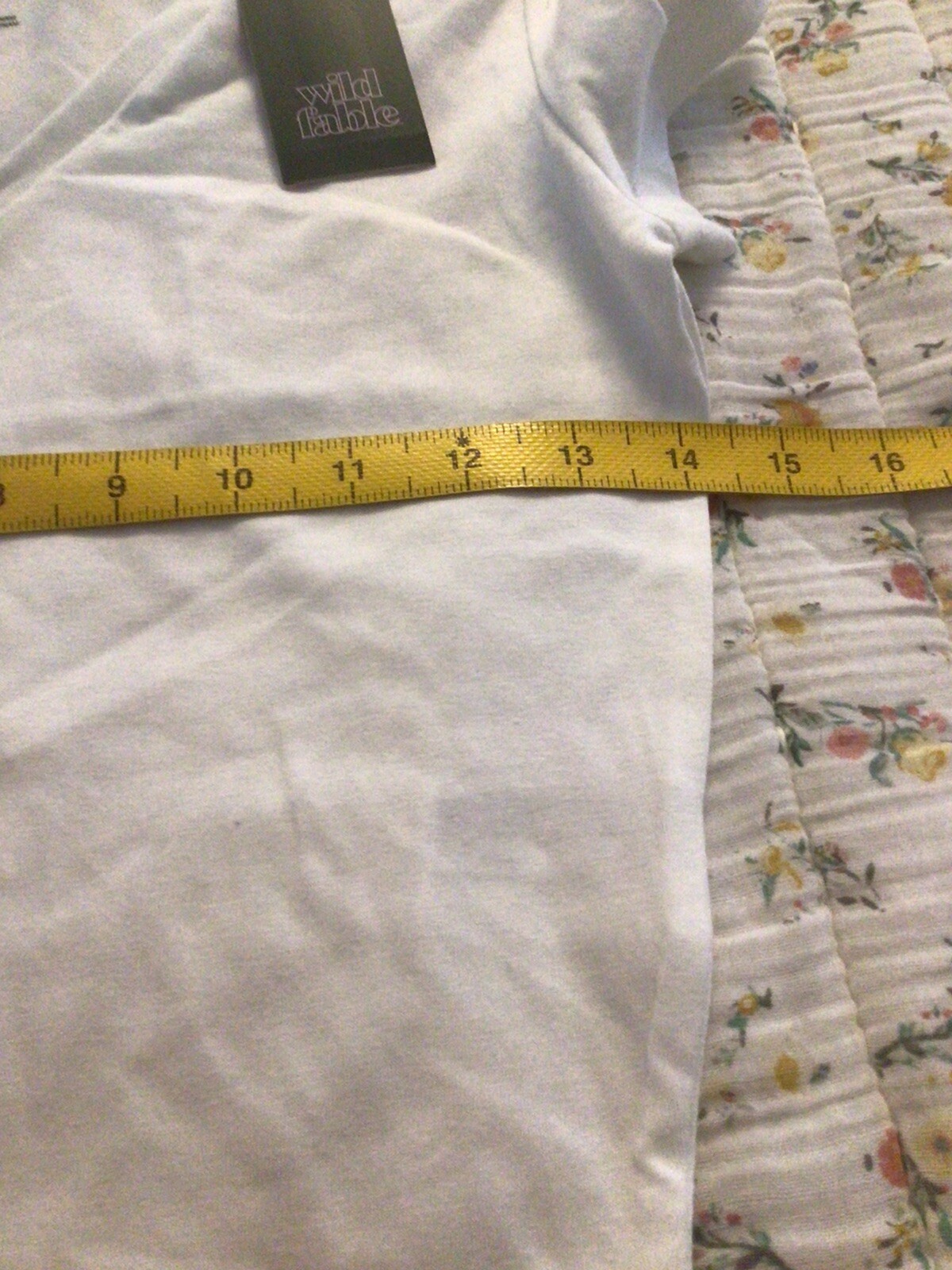 Women's Short Sleeve VNeck Cropped T ShirtWhite Wild Fable Size Small