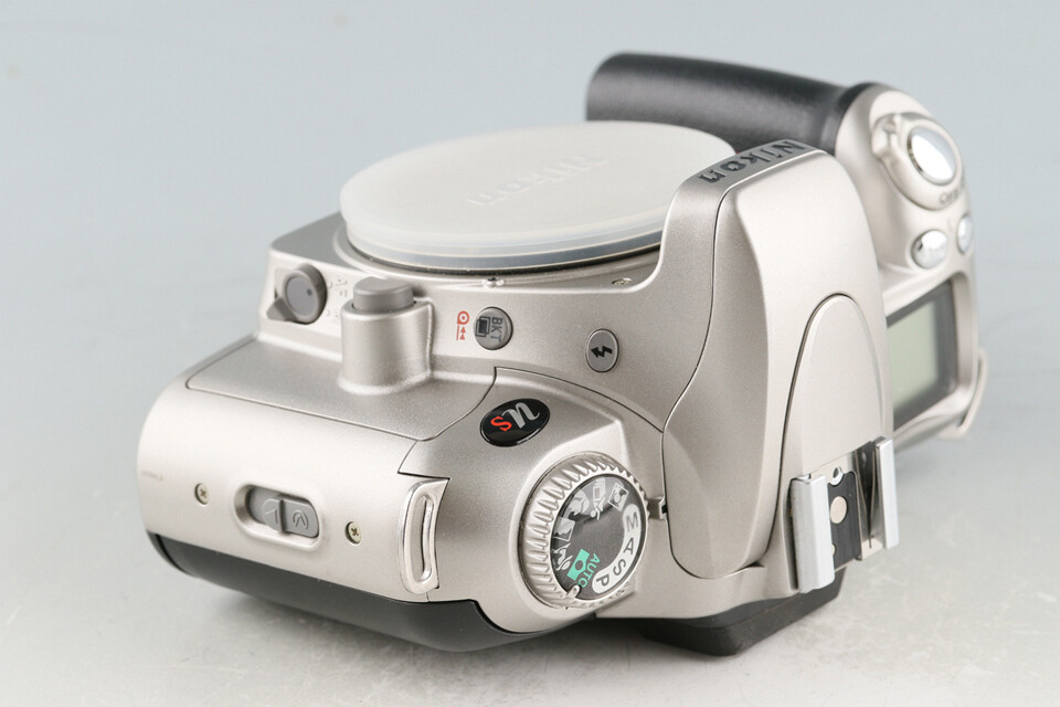 Nikon Us + AF Nikkor 28-80mm F/3.3-5.6 G + 70-300mm F/4-5.6 G Lens