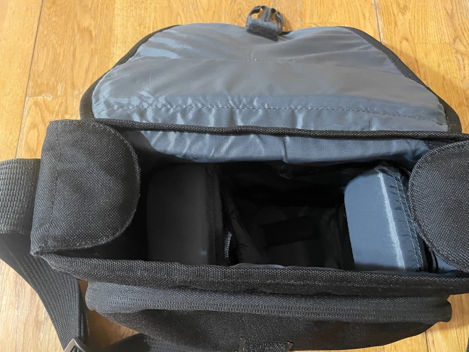 Tamrac 3444 Rally 4 Camera Bag Black with Red Trim w/dividers EXCELLENT - Image 3 of 4