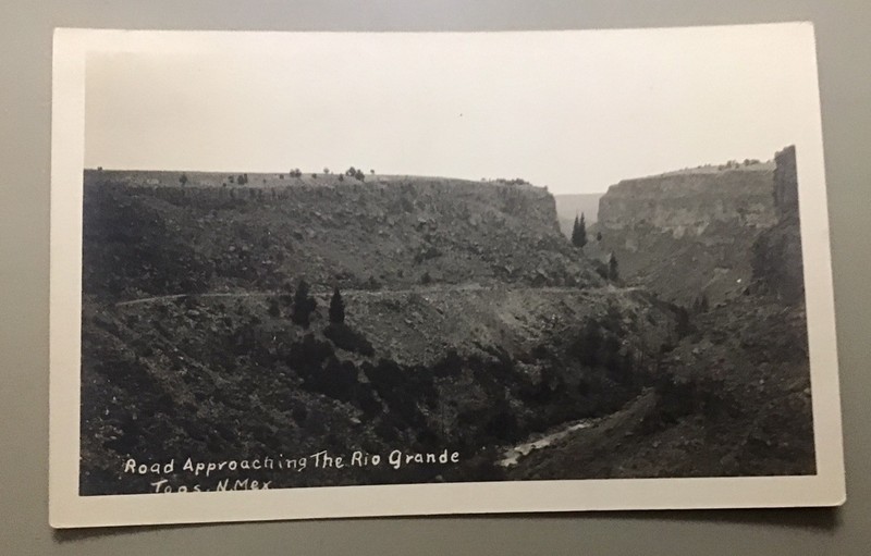 VTG TAOS NEW MEXICO ROAD NEAR THE RIO GRANDE RIVER, MOUNTAINS RPPC PHOTO PC