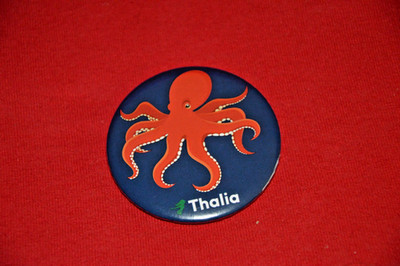 Top! Octopus Anstecker Button Pin 5,5 cm Tintenfisch Krake Thalia