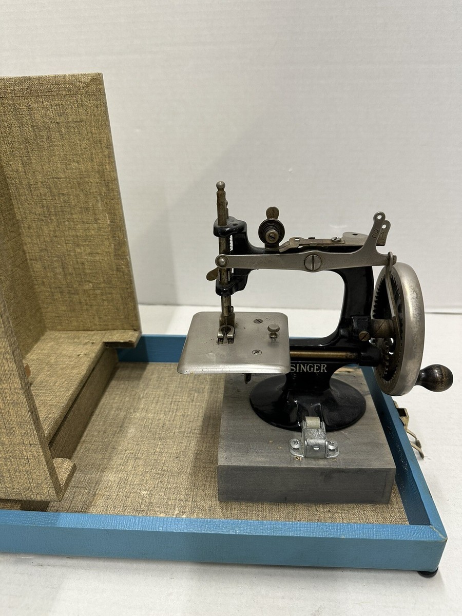 Vintage Singer Sewhandy Sewing Machine In Carrying Case | eBay