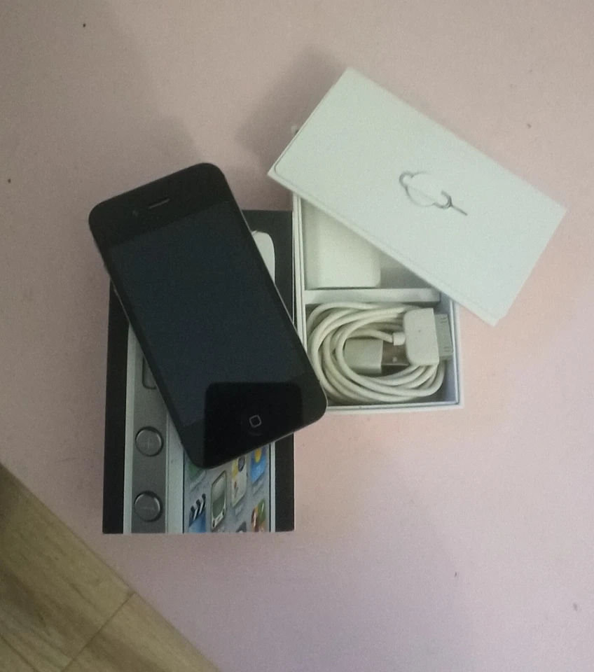 Apple iPhone 4s - 8 Go - blanc, photo 3 sur 3