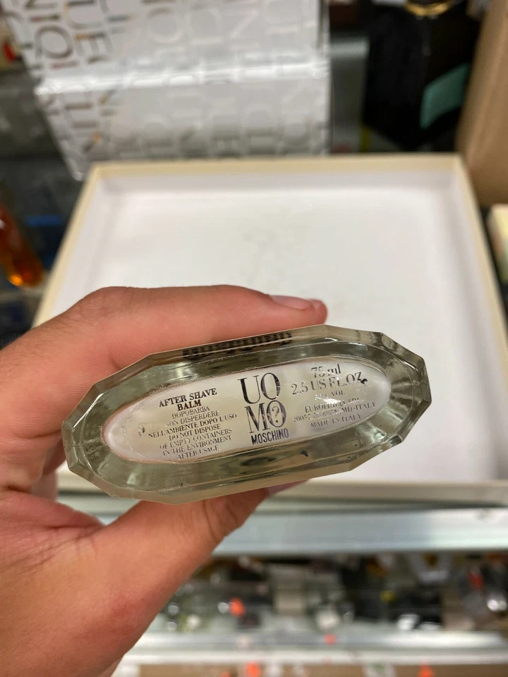 ...OH! Eau de Toilette Spray de Moschino (2,5 fl oz) Foto 3 de 3