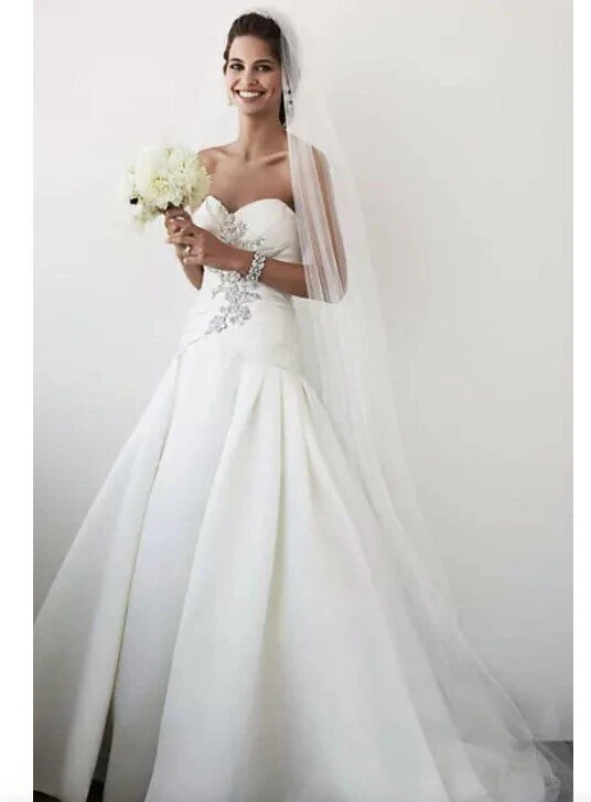 Hermoso vestido de novia Oleg Cassini muy por debajo del costo Foto 3 de 4