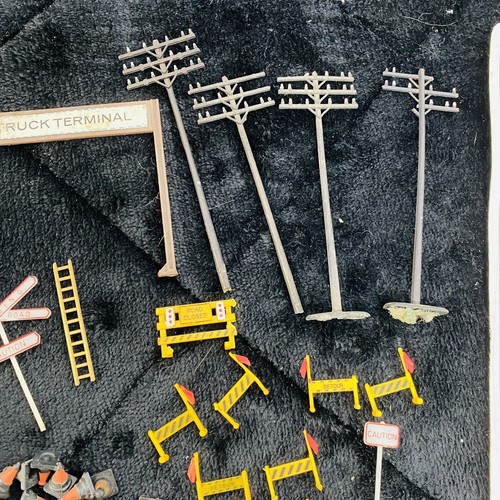 HO Train Accessories Signs Rail Joiners Animals - Picture 5 of 14