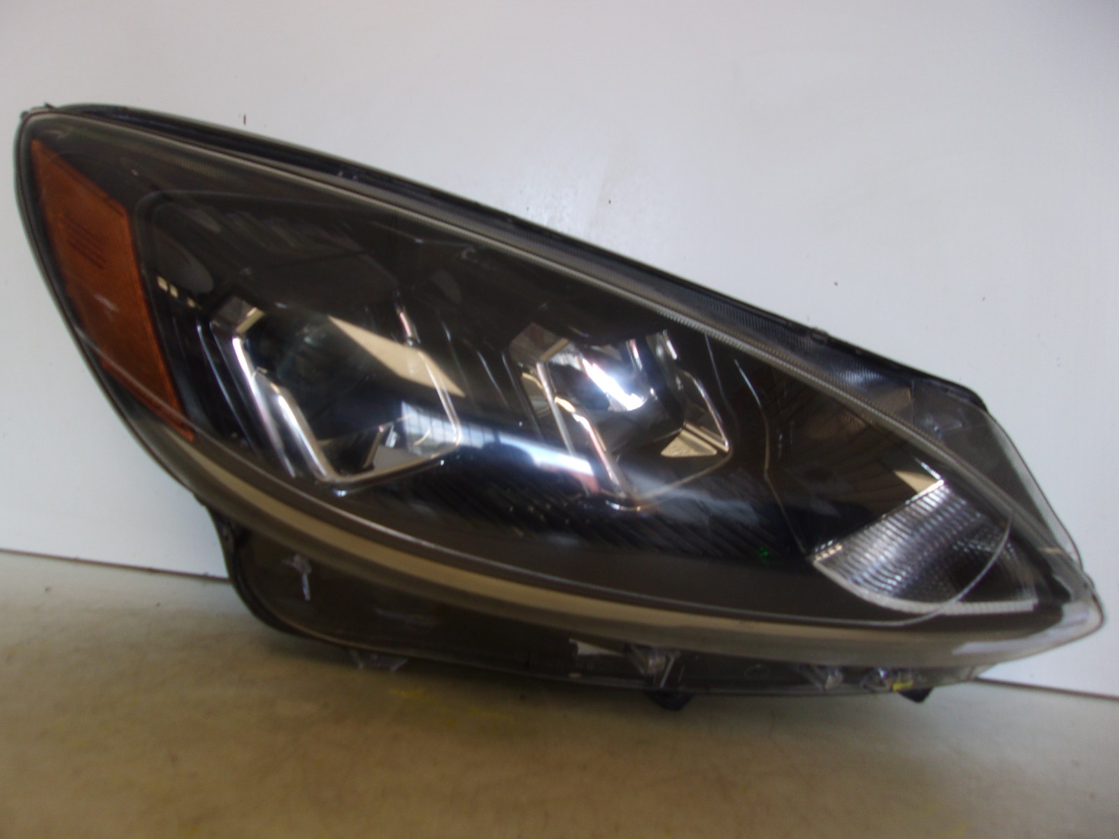 2020 - 2022 Ford Escape Passenger Right RH Halogen Headlight without LED DRL OEM