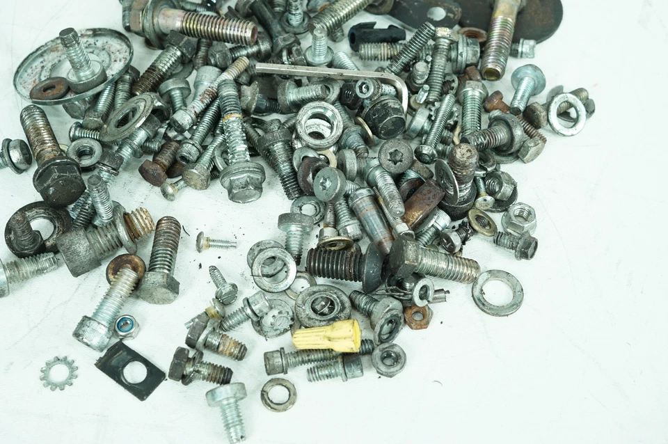 Harley Touring Electra Glide 2006 clásica OEM herrajes pernos tuercas y soportes Foto 3 de 4