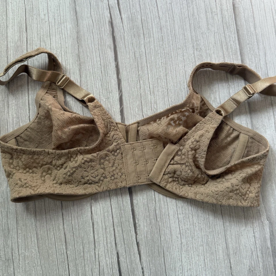 Sujetador con aros figura completa de encaje halo Wacoal 65547 talla 36C Foto 2 de 3