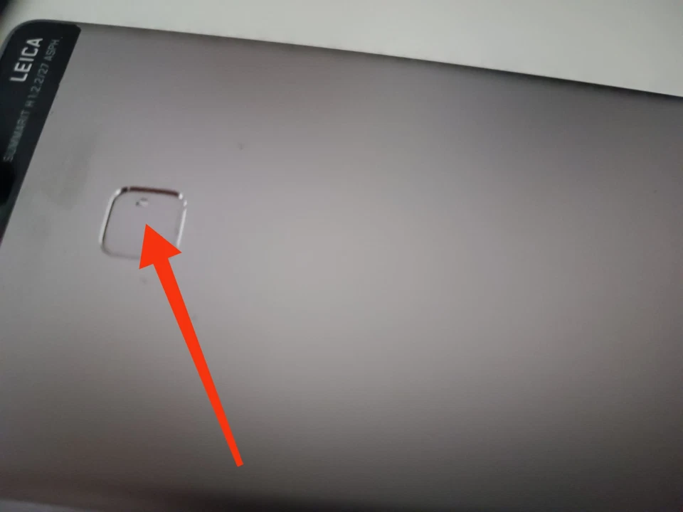 Huawei P9 5,2"  3GB RAM 32gb Silver Usato Ottimo Stato Cover Batteria - Immagine 4 di 4