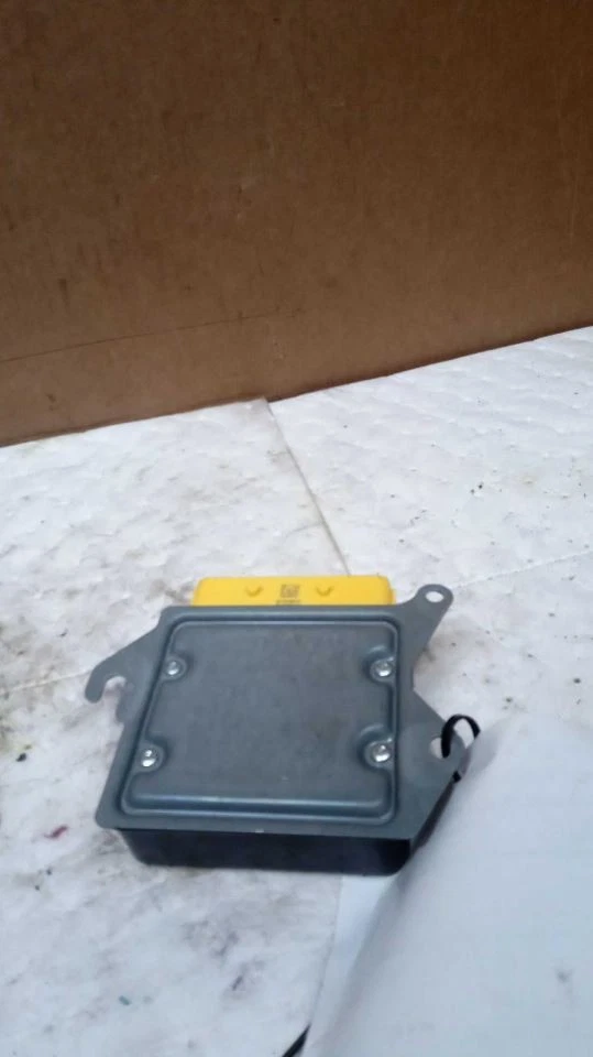 Chasis ECM SRS bajo consola central compatible con 15-20 AUDI A3 439845 Foto 2 de 4