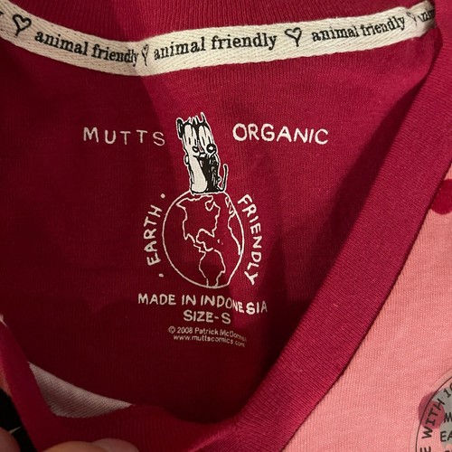 Mutts Organic Women's Earth Friendly V-Neck T-Shirt Cat & Dog Red, Size S NWT - Picture 4 of 7