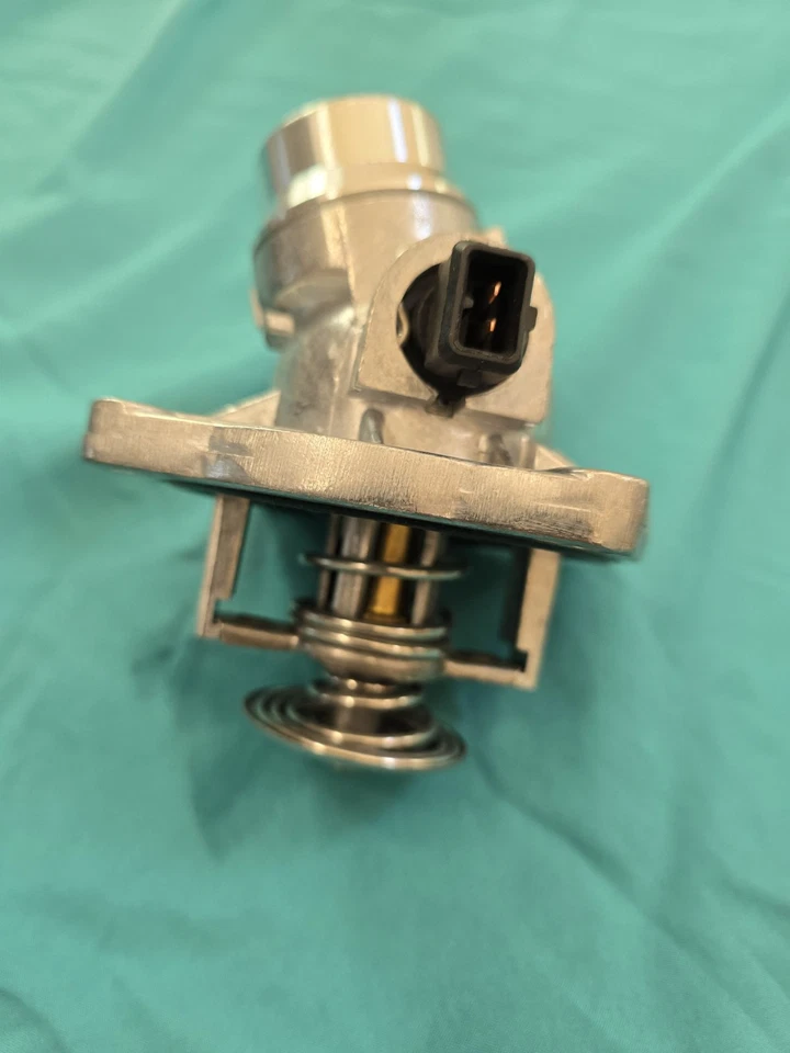 TERMOSTATO HAMBURG TECHNIC BMW 4.4L E39 540I, 740I, 740IL, X5 Y LANDROVER Foto 4 de 4