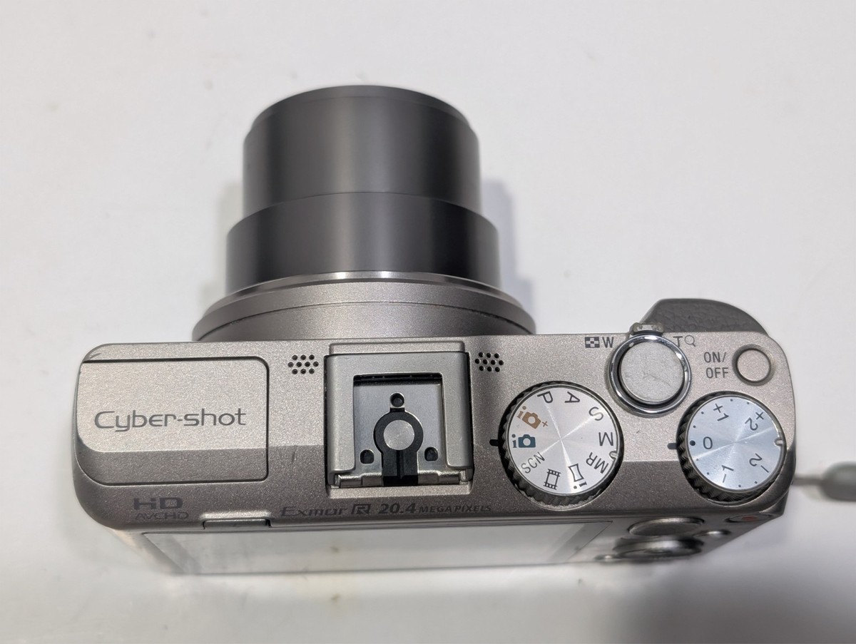 Sony Cyber-shot DSC-HX50V 20.4MP Digital Camera w Case & Charger