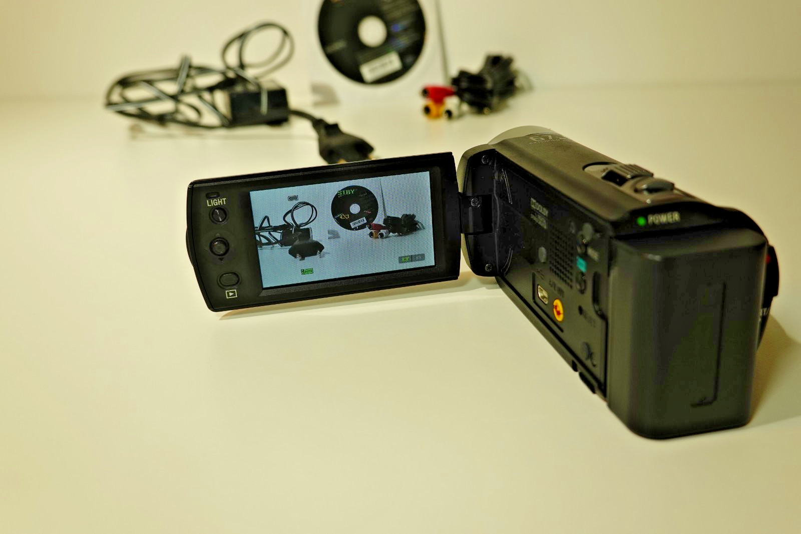 Sony DCR SX 21 E. Tested. Working. Set in photos