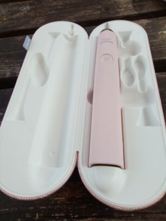 Philips Sonicare Electric Toothbrush Pink. Travel Case. Working Well.