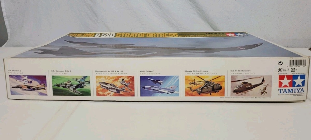 Tamiya Boeing B-52D Stratofortress 1/100 Scale Model Kit No. 60025