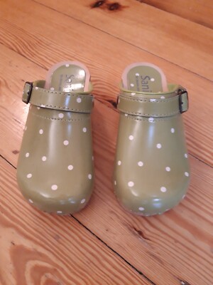 Sanita, Clogs, Größe 28, grün mit weissen Punkten, neu mit Karton, ungetragen