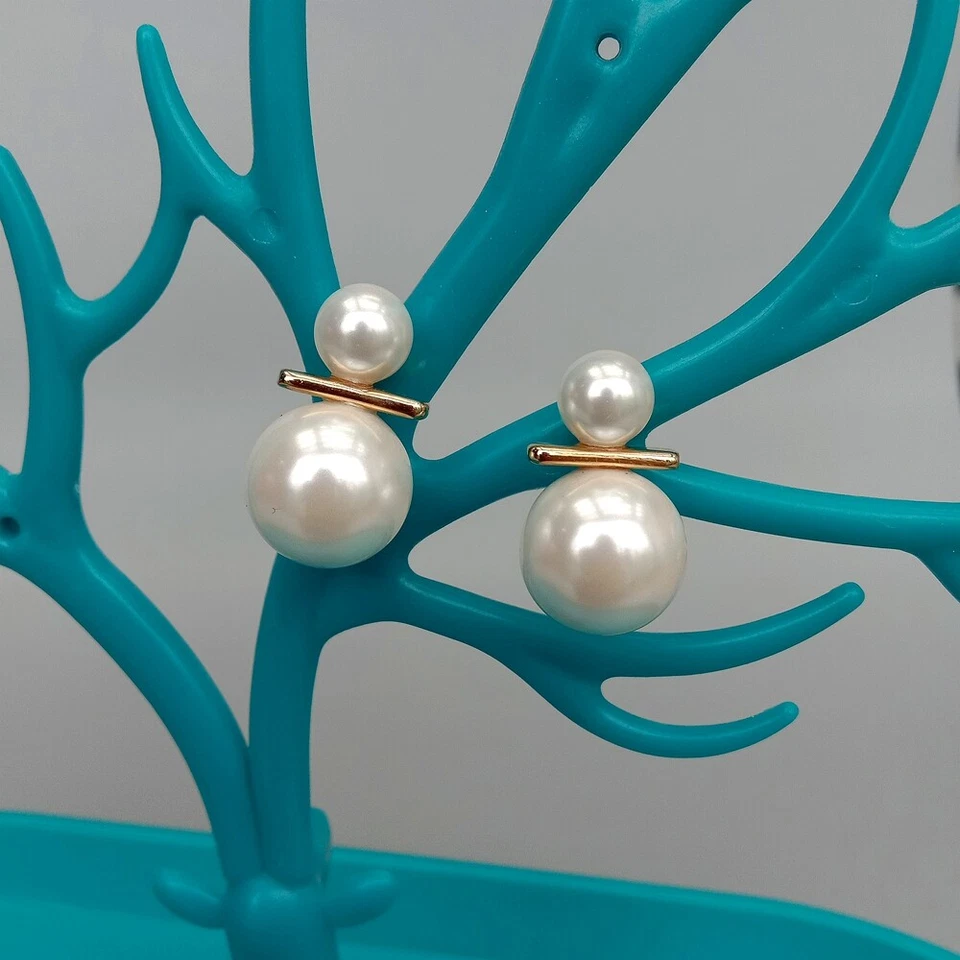 8.5mm-14mm Cream White Sea Shell Pearl Stud Earrings - Image 4 of 4