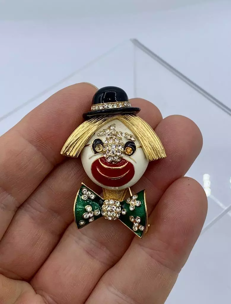 Ciner brooch deals