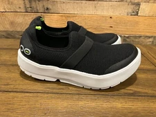 WOMENS OOFOS OOmg LOW RECOVERY SHOE BLACK SIZE 8.5