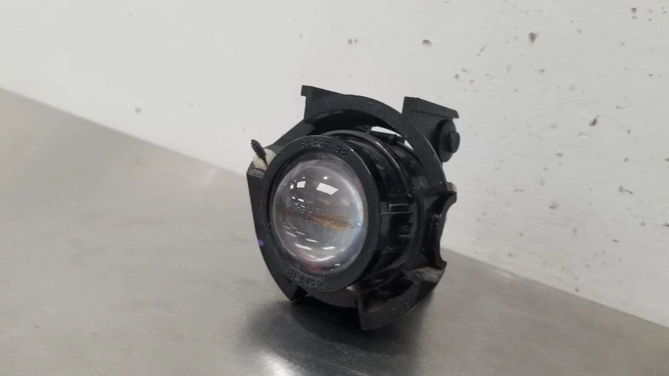 04 CHEVY SSR FARO ANTINIEBLA DELANTERO IZQUIERDO CONDUCTOR Foto 3 de 4