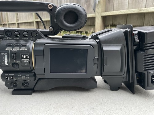 JVC GY-HD250 U ProHD Camcorder w/ Fujinon Lens, Mic & Battery - Half working - Picture 5 of 11