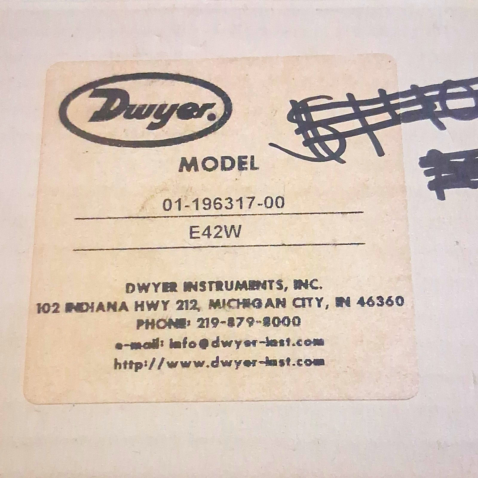 Dwyer Magnesense Differential Pressure Transmitter E42W 01-196317-00 12 UNITS